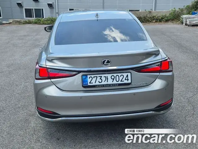 Lexus ES300h 2026 — ფოტო 9/20