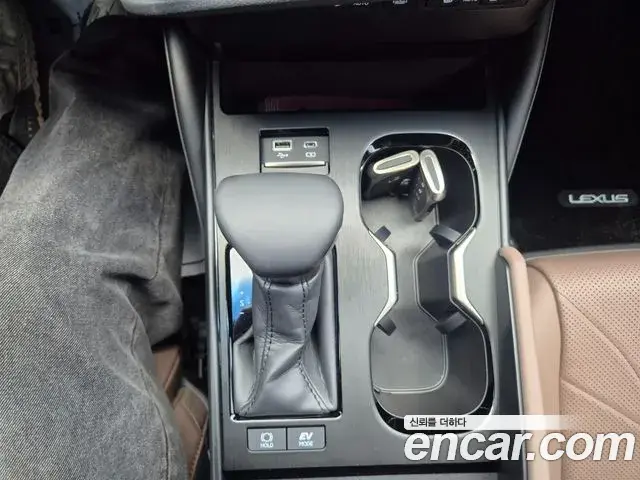 Lexus ES300h 2026 — ფოტო 16/20