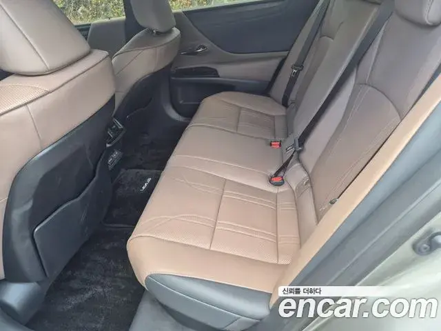 Lexus ES300h 2026 — ფოტო 8/20