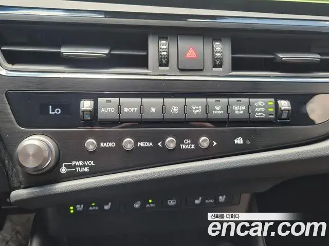 Lexus ES300h 2026 — ფოტო 1/20