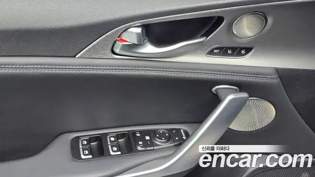 Kia Stinger 2018 — Фото 18/20