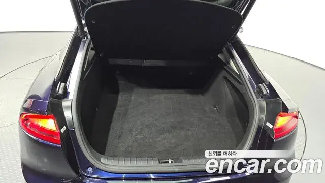 Kia Stinger 2018 — Şəkil 6/30