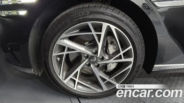 Genesis G90 2022 — ფოტო 17/33