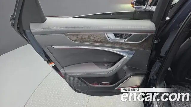 Audi A6 2020 — ფოტო 27/31