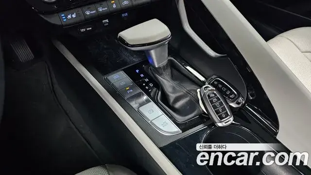 Hyundai The New Avante Hybrid 2022 — ფოტო 18/20