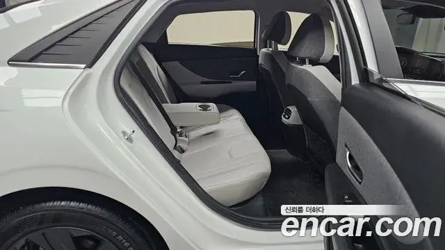 Hyundai The New Avante Hybrid 2022 — ფოტო 15/20
