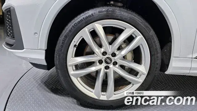Audi Q7 2023 — ფოტო 5/33