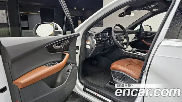 Audi Q7 2023 — ფოტო 30/33