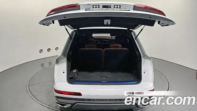 Audi Q7 2023 — ფოტო 1/33