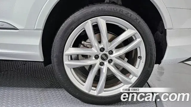 Audi Q7 2023 — ფოტო 20/33