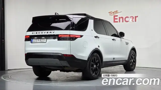 Land Rover Discovery 5 2019 — Photo 8/20