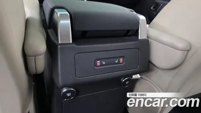 Land Rover Discovery 5 2019 — Photo 7/20