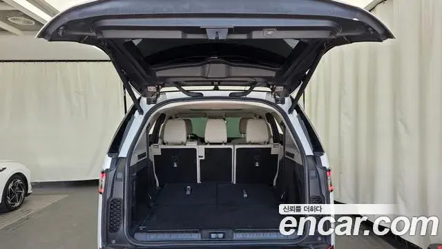 Land Rover Discovery 5 2019 — Photo 4/20