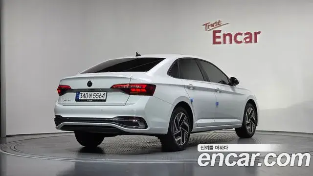 Volkswagen Jetta 2023 — ფოტო 14/34
