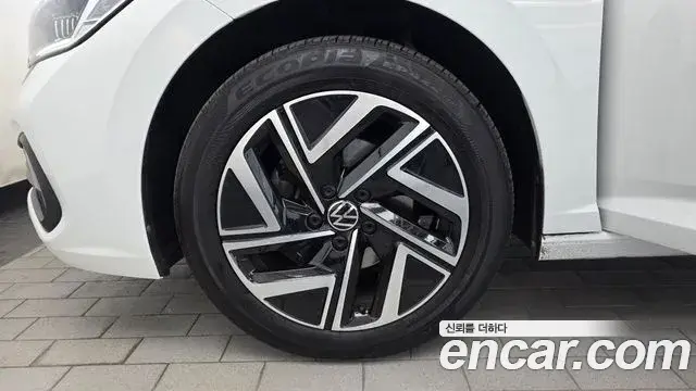 Volkswagen Jetta 2023 — ფოტო 24/34