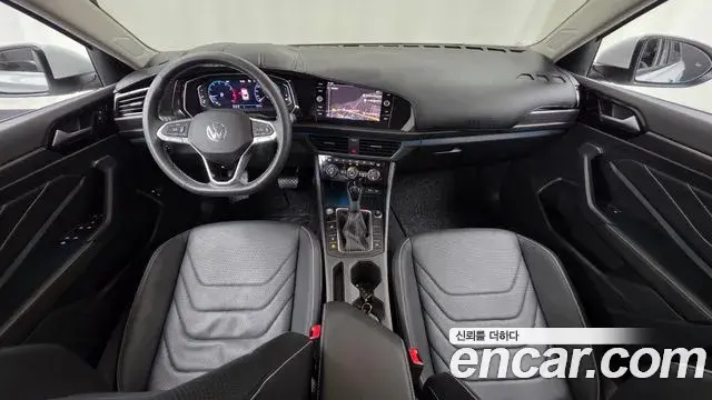 Volkswagen Jetta 2023 — ფოტო 12/34