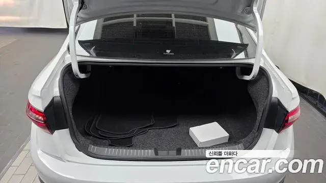 Volkswagen Jetta 2023 — ფოტო 9/34