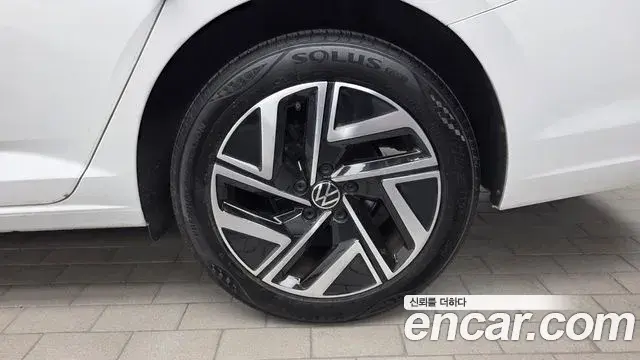 Volkswagen Jetta 2023 — ფოტო 32/34