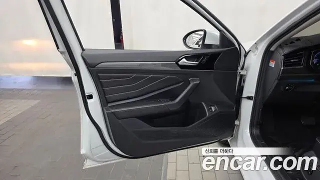 Volkswagen Jetta 2023 — ფოტო 5/34