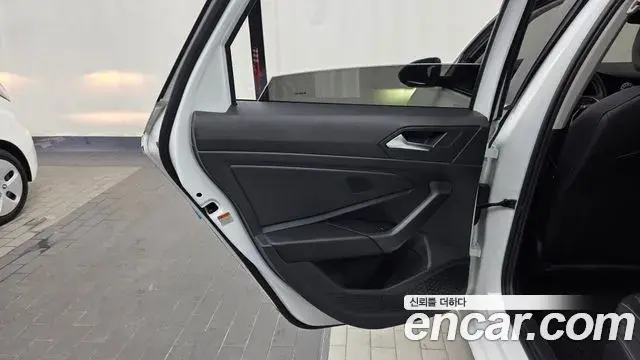 Volkswagen Jetta 2023 — ფოტო 10/34