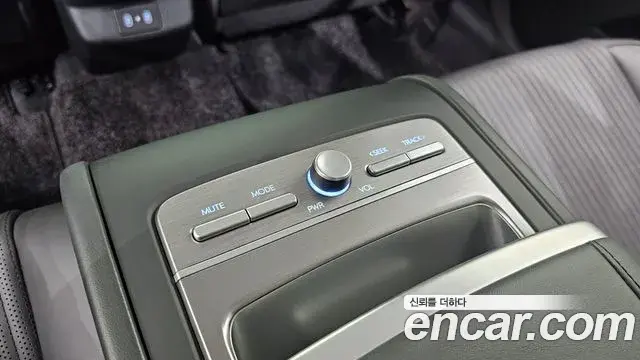 Hyundai Grandeur Hybrid 2023 — ფოტო 31/34