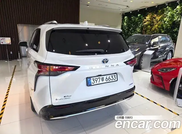 Toyota Sienna 2025 — ფოტო 2/9