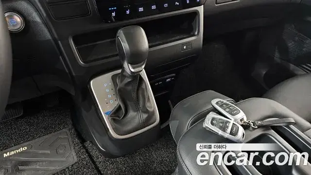Hyundai Staria 2024 — Фото 9/20