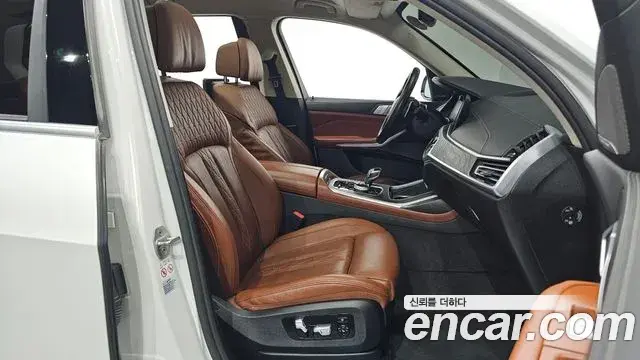 BMW X7 2021 — ფოტო 10/20
