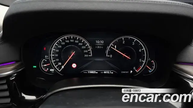 BMW 5 Series 2018 — ფოტო 29/32