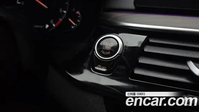 BMW 5 Series 2018 — ფოტო 26/32