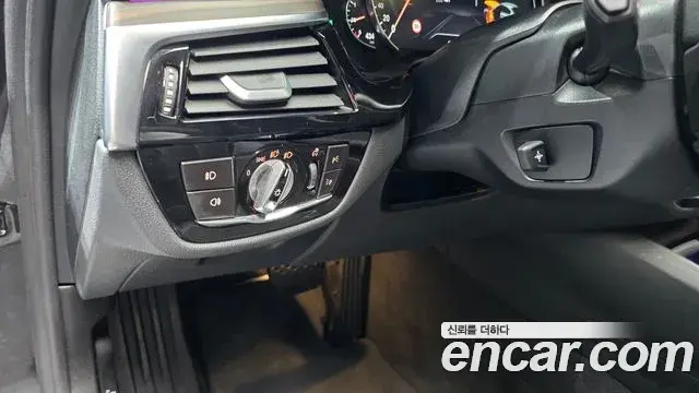 BMW 5 Series 2018 — ფოტო 7/32