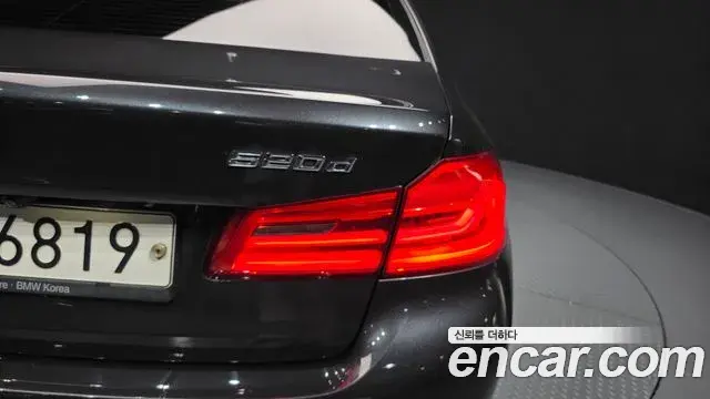 BMW 5 Series 2018 — ფოტო 30/32