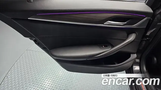 BMW 5 Series 2018 — ფოტო 20/32