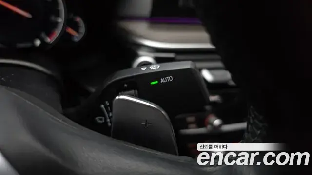 BMW 5 Series 2018 — ფოტო 8/32