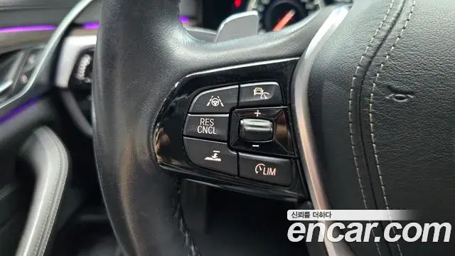 BMW 5 Series 2018 — ფოტო 24/32