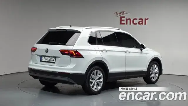 Volkswagen Tiguan 2018 — Photo 7/32