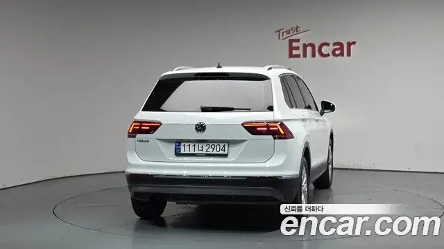 Volkswagen Tiguan 2018 — Photo 1/32
