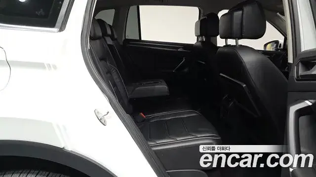 Volkswagen Tiguan 2018 — Photo 11/32