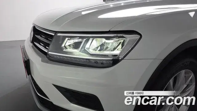 Volkswagen Tiguan 2018 — Photo 15/32