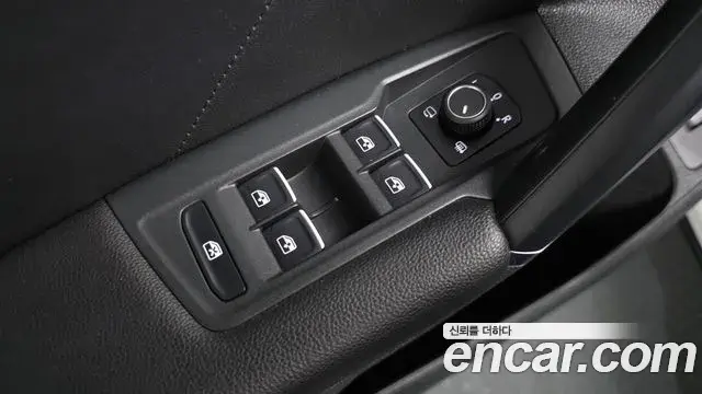 Volkswagen Tiguan 2018 — Photo 18/32