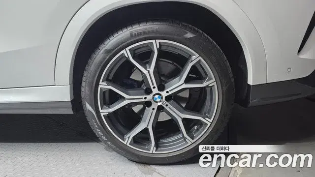 BMW X6 2022 — Photo 17/30
