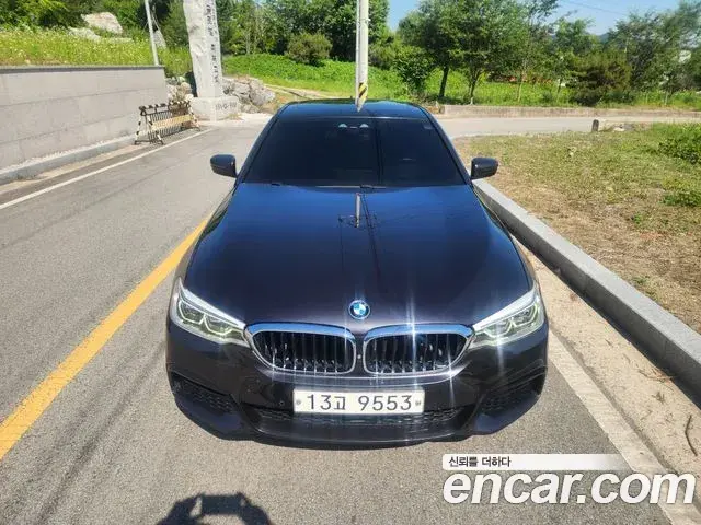 BMW 5 Series 2018 — ფოტო 15/20