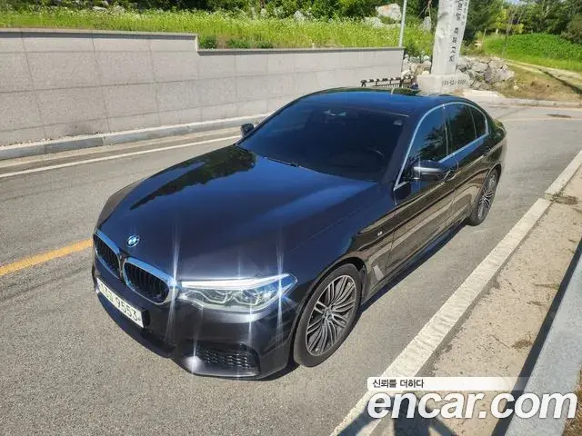 BMW 5 Series 2018 — ფოტო 12/20