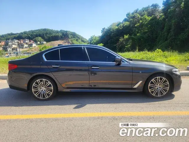 BMW 5 Series 2018 — ფოტო 6/20