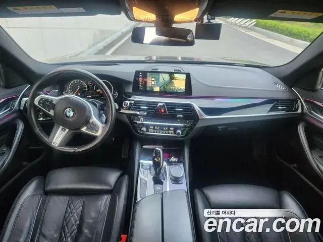 BMW 5 Series 2018 — ფოტო 8/20