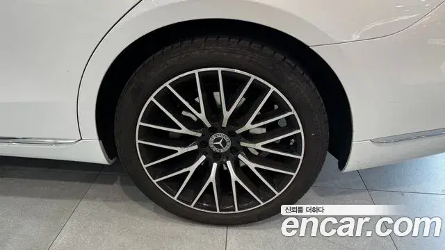 Mercedes-Benz S-Class 2025 — ფოტო 16/20