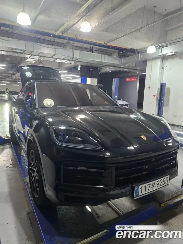 Porsche Cayenne 2025 — Photo 4/7