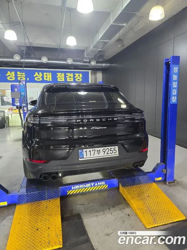 Porsche Cayenne 2025 — Photo 2/7