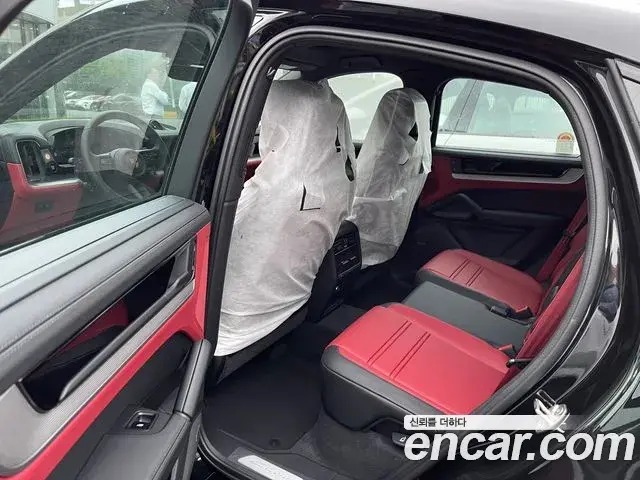 Porsche Cayenne 2025 — Photo 3/7