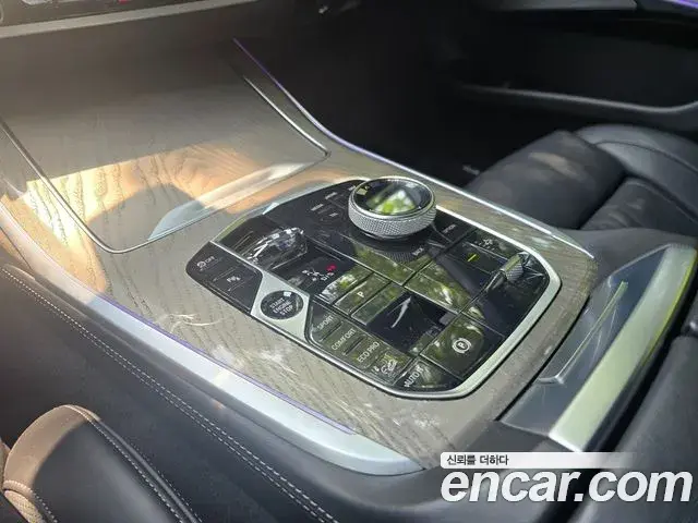 BMW X7 2023 — ფოტო 18/20